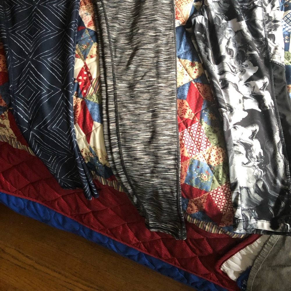 3 pairs of workout leggings